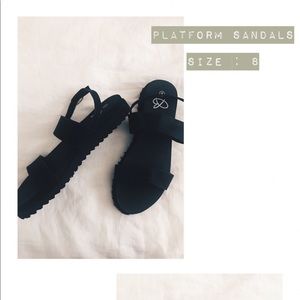 BRAND NEW! Black platform Sandals-Size 8